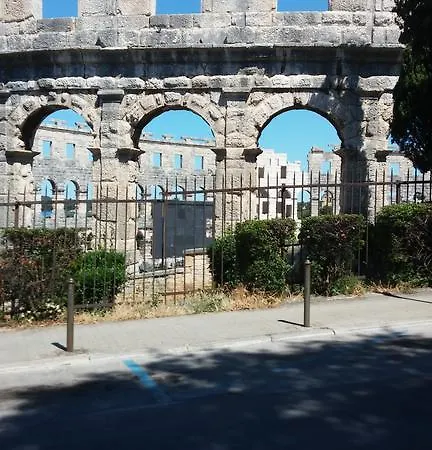 Arco Arina Pula