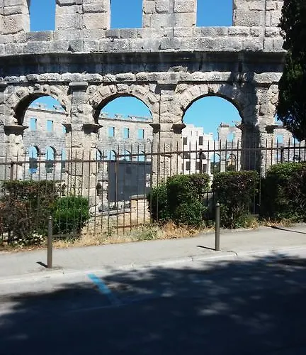 Arco Arina Pula
